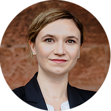 Elena Müller, Steuerberaterin